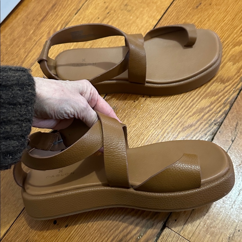 Carlson Brown Strappy Toe-Loop Sandals - Picture 5 of 7